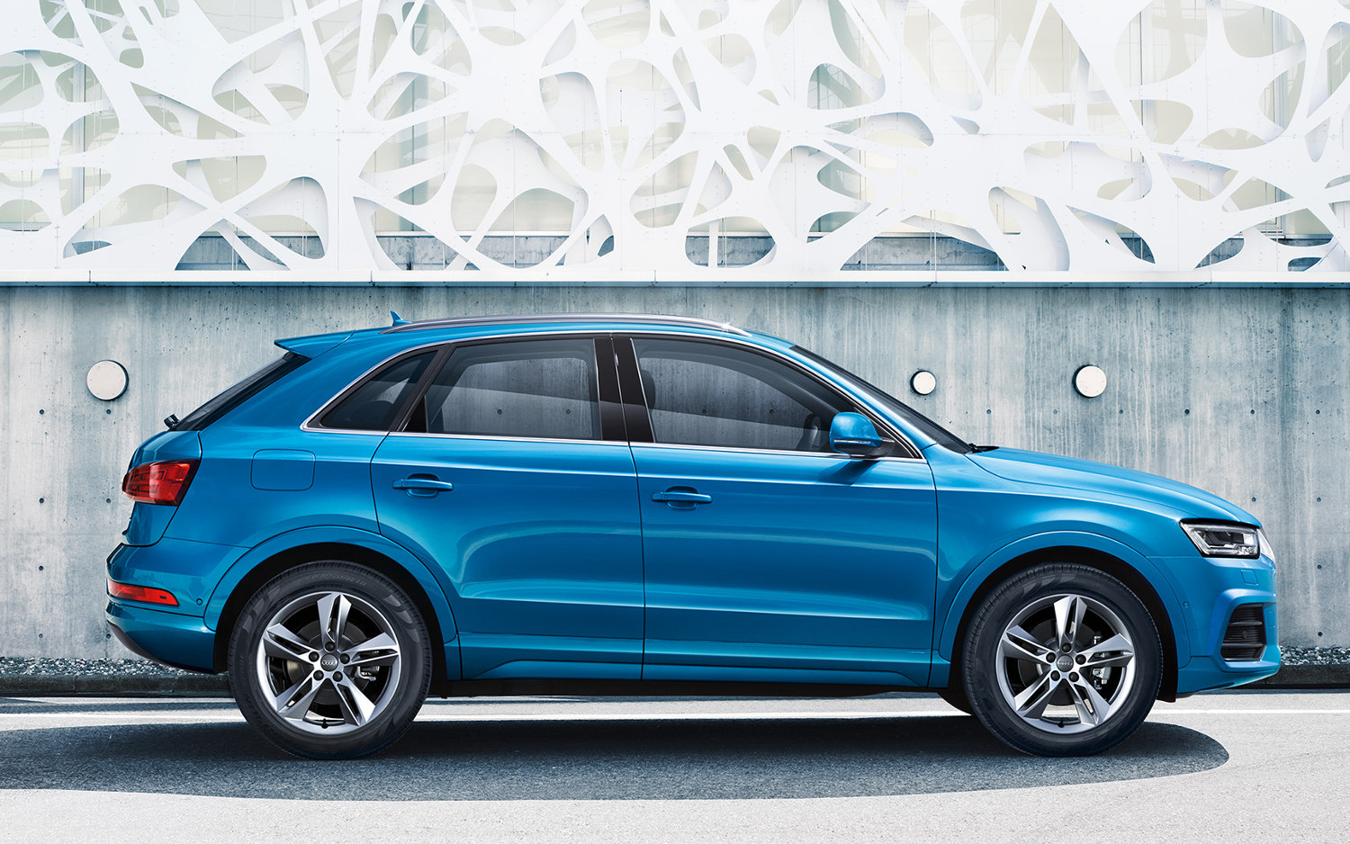 Comparison Audi Q3 Premium Plus Quattro 2018 Vs
